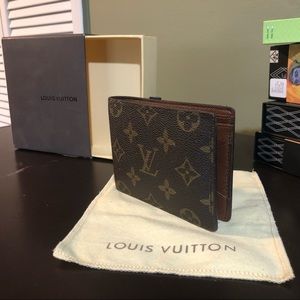 Men’s NoNAuthenthic LV Monogram wallet. Great gift